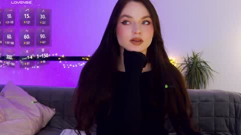 Snapshot of marypsiss chatting on 01.10.25 Marina online show from 01.10.25