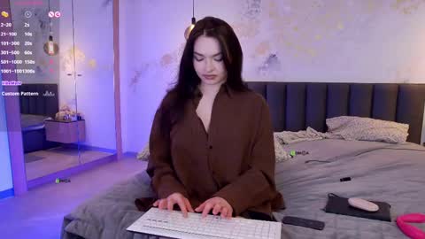 Snapshot of marypsiss chatting on 02.20.25 Marina online show from 02.20.25