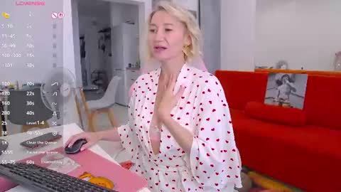Snapshot of marysantamonika chatting on 07.06.26 Mary online show from 07.06.26