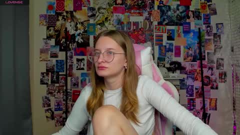 Snapshot of maryyy_may chatting on 09.19.25 maryyy_may online show from 09.19.25