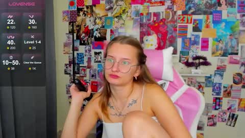 Snapshot of maryyy_may chatting on 10.08.25 maryyy_may online show from 10.08.25