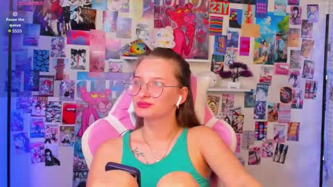 Snapshot of maryyy_may chatting on 10.18.25 maryyy_may online show from 10.18.25
