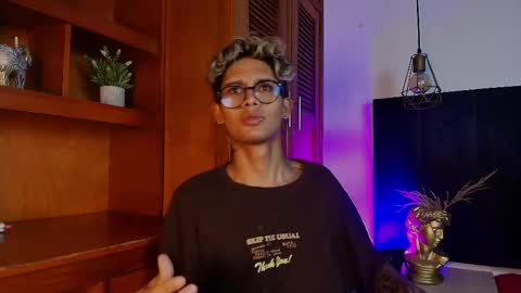   online show from 10.02.25