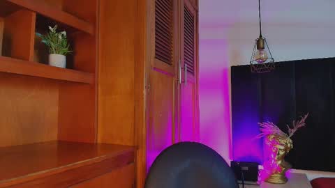   online show from 10.09.25