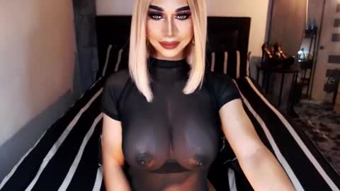 Snapshot of massivecockxmistress chatting on 10.12.25 Aica online show from 10.12.25