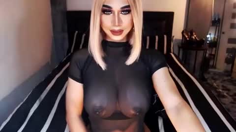 Snapshot of massivecockxmistress chatting on 11.02.25 Aica online show from 11.02.25