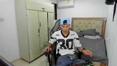 Snapshot of masteralda09 chatting on 05.19.26 Alpha junior online show from 05.19.26