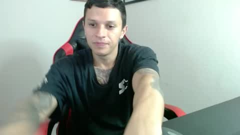 Snapshot of masterdave7 chatting on 11.12.25 Dave online show from 11.12.25