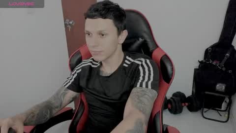 Snapshot of masterdave7 chatting on 11.18.25 Dave online show from 11.18.25