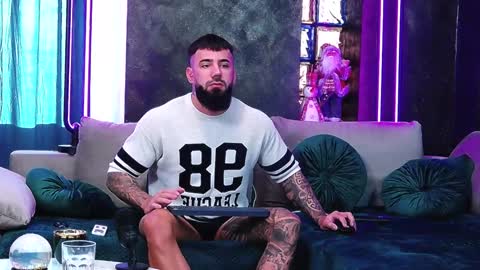 Snapshot of masterkingofmuscle chatting on 12.16.24 masterkingofmuscle online show from 12.16.24