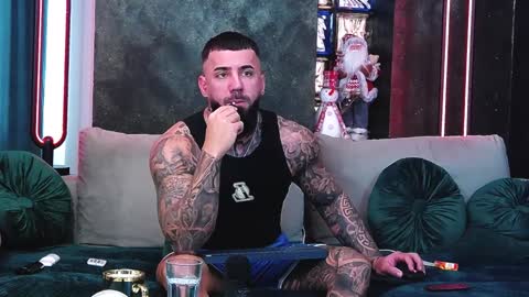 Snapshot of masterkingofmuscle chatting on 12.30.24 masterkingofmuscle online show from 12.30.24