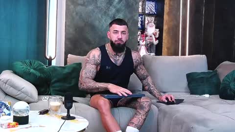 Snapshot of masterkingofmuscle chatting on 01.03.25 masterkingofmuscle online show from 01.03.25