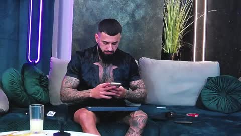 Snapshot of masterkingofmuscle chatting on 01.07.25 masterkingofmuscle online show from 01.07.25