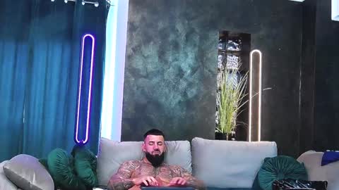 Snapshot of masterkingofmuscle chatting on 01.08.25 masterkingofmuscle online show from 01.08.25