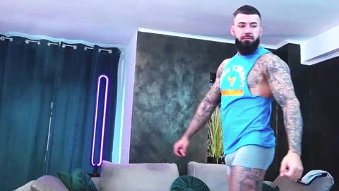 Snapshot of masterkingofmuscle chatting on 01.10.25 masterkingofmuscle online show from 01.10.25