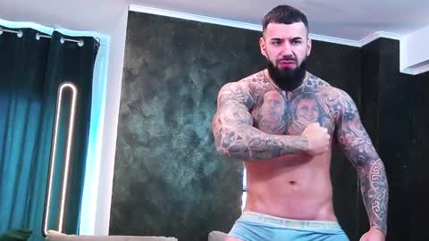 Snapshot of masterkingofmuscle chatting on 01.11.25 masterkingofmuscle online show from 01.11.25