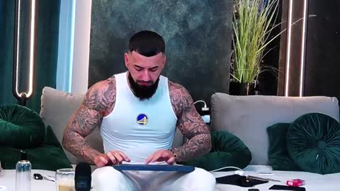 Snapshot of masterkingofmuscle chatting on 01.21.25 masterkingofmuscle online show from 01.21.25