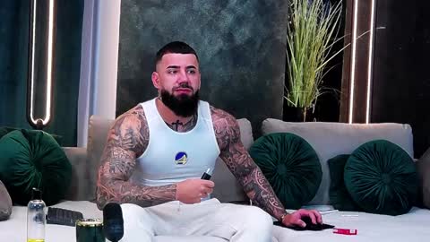 Snapshot of masterkingofmuscle chatting on 01.22.25 masterkingofmuscle online show from 01.22.25