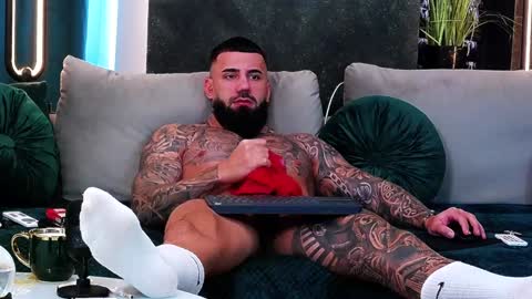 Snapshot of masterkingofmuscle chatting on 01.28.25 masterkingofmuscle online show from 01.28.25