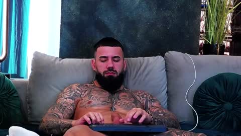 Snapshot of masterkingofmuscle chatting on 02.07.25 masterkingofmuscle online show from 02.07.25