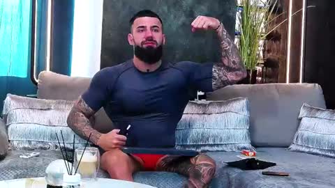 Snapshot of masterkingofmuscle chatting on 02.10.25 masterkingofmuscle online show from 02.10.25