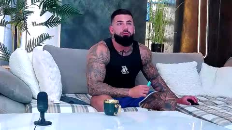 Snapshot of masterkingofmuscle chatting on 09.15.25 masterkingofmuscle online show from 09.15.25