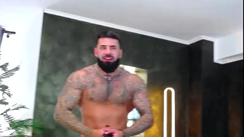 Snapshot of masterkingofmuscle chatting on 10.17.25 masterkingofmuscle online show from 10.17.25