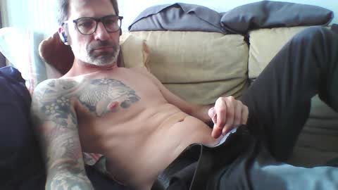 Snapshot of masterp17 chatting on 01.12.25 Master P online show from 01.12.25