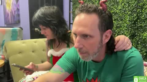 Snapshot of matchingtracksuits chatting on 01.03.25 Jer and Kel online show from 01.03.25