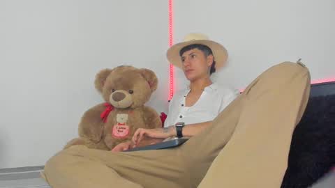 mateo_escobar online show from 10.20.25