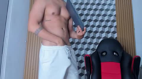 Snapshot of mathias_cocks chatting on 02.06.25 mathias cocks online show from 02.06.25