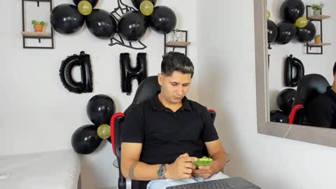 Snapshot of mathias_cocks chatting on 09.23.25 mathias cocks online show from 09.23.25