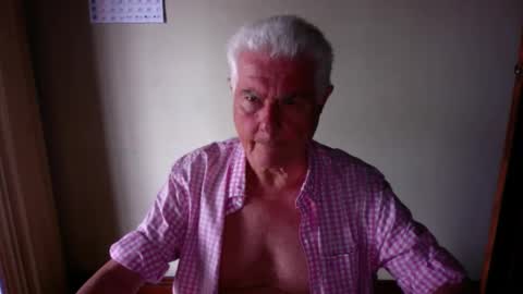 Snapshot of matlik chatting on 09.25.25 matlik online show from 09.25.25