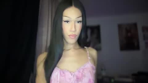 MOLLY MILLS online show from 09.10.25