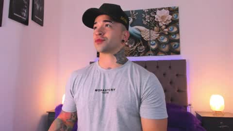 Matthew INDEPENDENT MODEL online show from 04.16.26