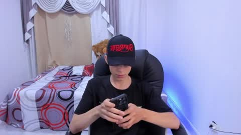 Snapshot of matthewboy_ chatting on 05.06.26 MatthewBoy online show from 05.06.26