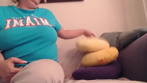 Snapshot of matureboobsbig chatting on 02.18.25 matureboobsbig online show from 02.18.25