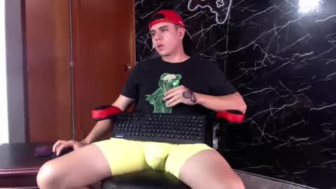 Snapshot of maty_hard chatting on 02.27.25 Matias online show from 02.27.25