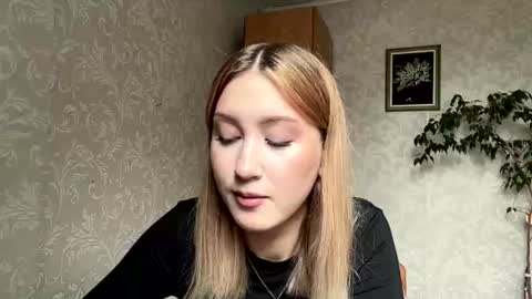 Mia online show from 07.18.26