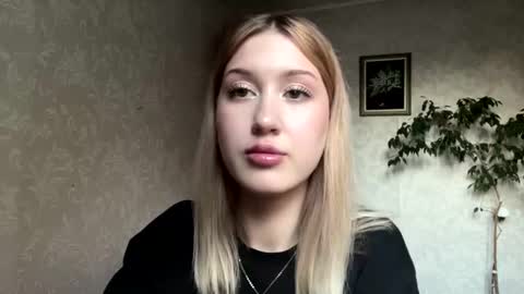 Mia online show from 07.26.26