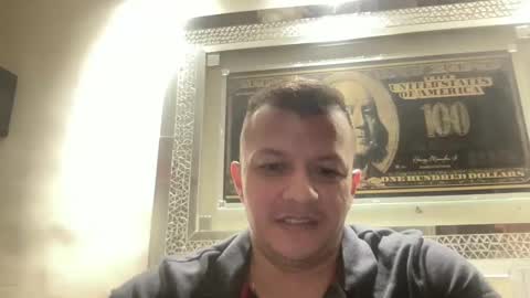 Snapshot of maurodcali chatting on 02.16.25 maurodcali online show from 02.16.25