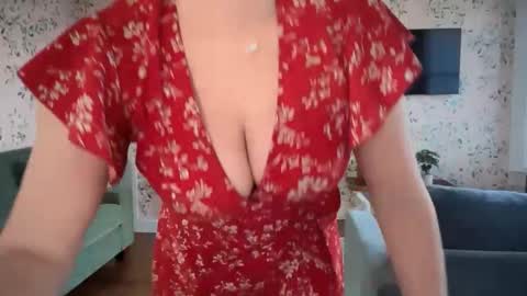 Snapshot of mauve_apple chatting on 03.02.26 Apple online show from 03.02.26