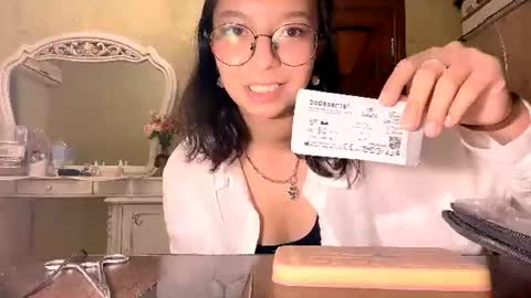 Snapshot of mavisscarpelli chatting on 07.29.26 Violet online show from 07.29.26