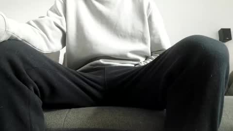 Snapshot of max195mm chatting on 02.16.25 max195mm online show from 02.16.25