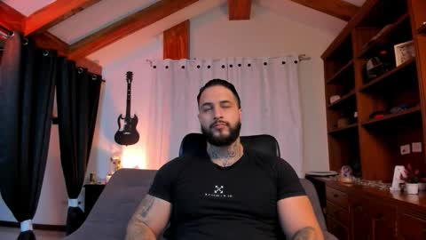 Snapshot of max_dic1 chatting on 10.08.25 max D. online show from 10.08.25