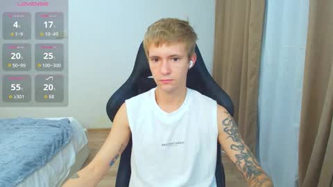 Max Gen with tats 24years  And Ethan without tats 20 years online show from 10.05.25