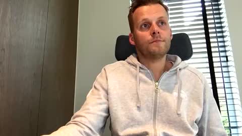 Max take off clothes online show from 11.03.25