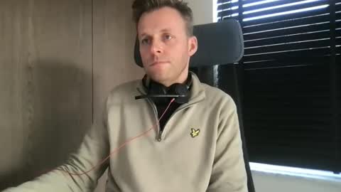 Max take off clothes online show from 12.02.25