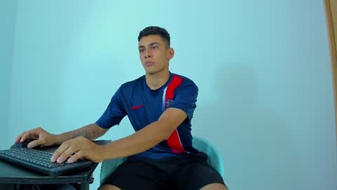 MAX     online show from 07.08.26