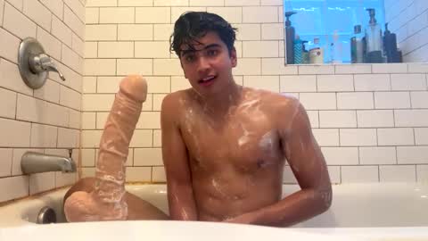 Snapshot of maxantax chatting on 11.07.25 maxantax online show from 11.07.25